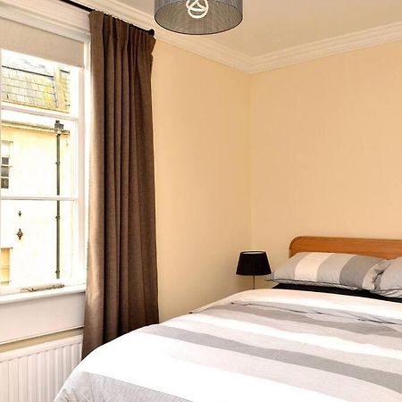 Апартаменты **Spotless, Bright 2 Double Bed, Period Features** Бат Экстерьер фото
