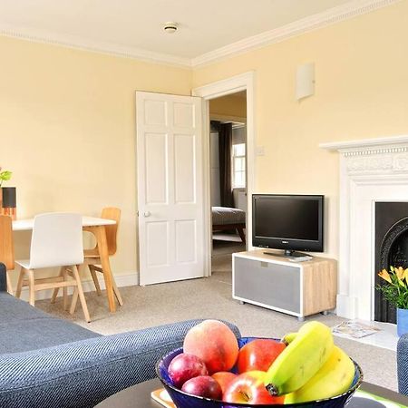 Апартаменты **Spotless, Bright 2 Double Bed, Period Features** Бат Экстерьер фото