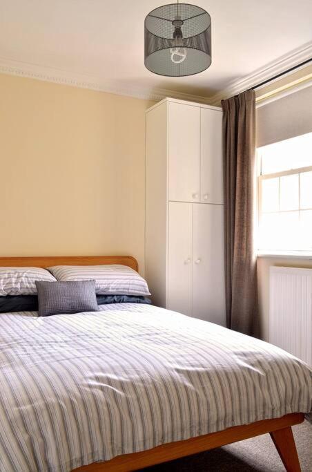 Апартаменты **Spotless, Bright 2 Double Bed, Period Features** Бат Экстерьер фото