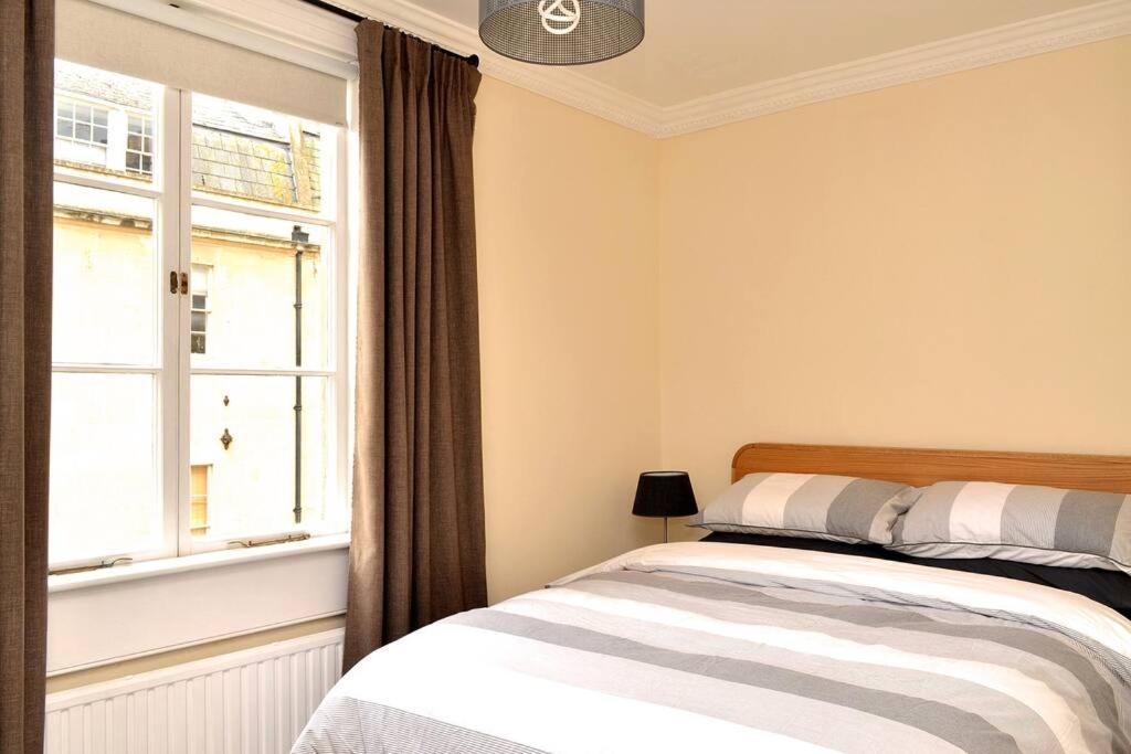 Апартаменты **Spotless, Bright 2 Double Bed, Period Features** Бат Экстерьер фото