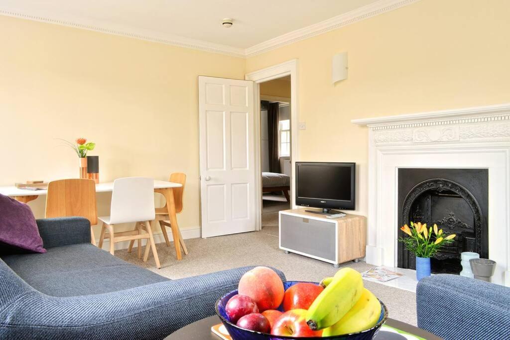 Апартаменты **Spotless, Bright 2 Double Bed, Period Features** Бат Экстерьер фото